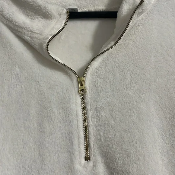 Old Navy Women’s Pull Over - Picture 3 of 5